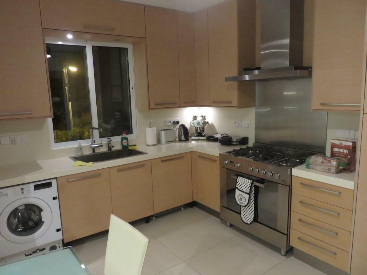 Villa Victoria Paphos Esterno foto